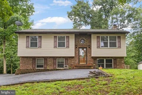 1226 LAKEVIEW DRIVE