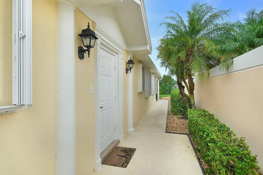 8557 SE Retreat Drive Hobe Sound, FL 33455