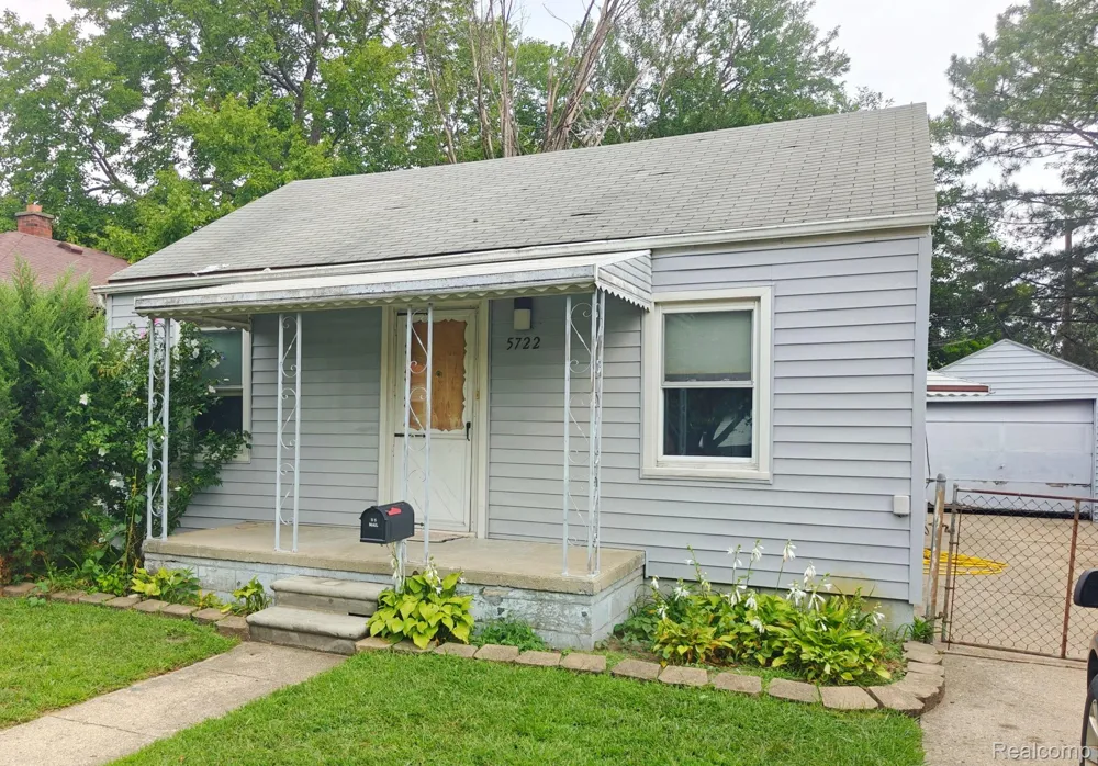 5722 Silvery Lane Dearborn Heights City, MI 48127