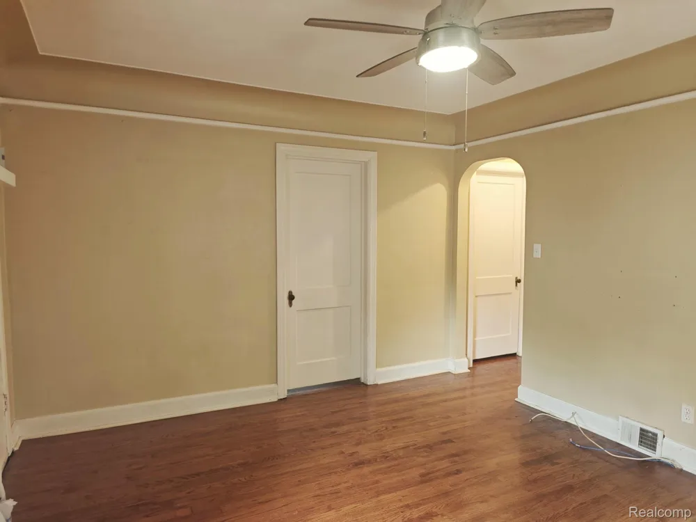 5722 Silvery Lane Dearborn Heights City, MI 48127