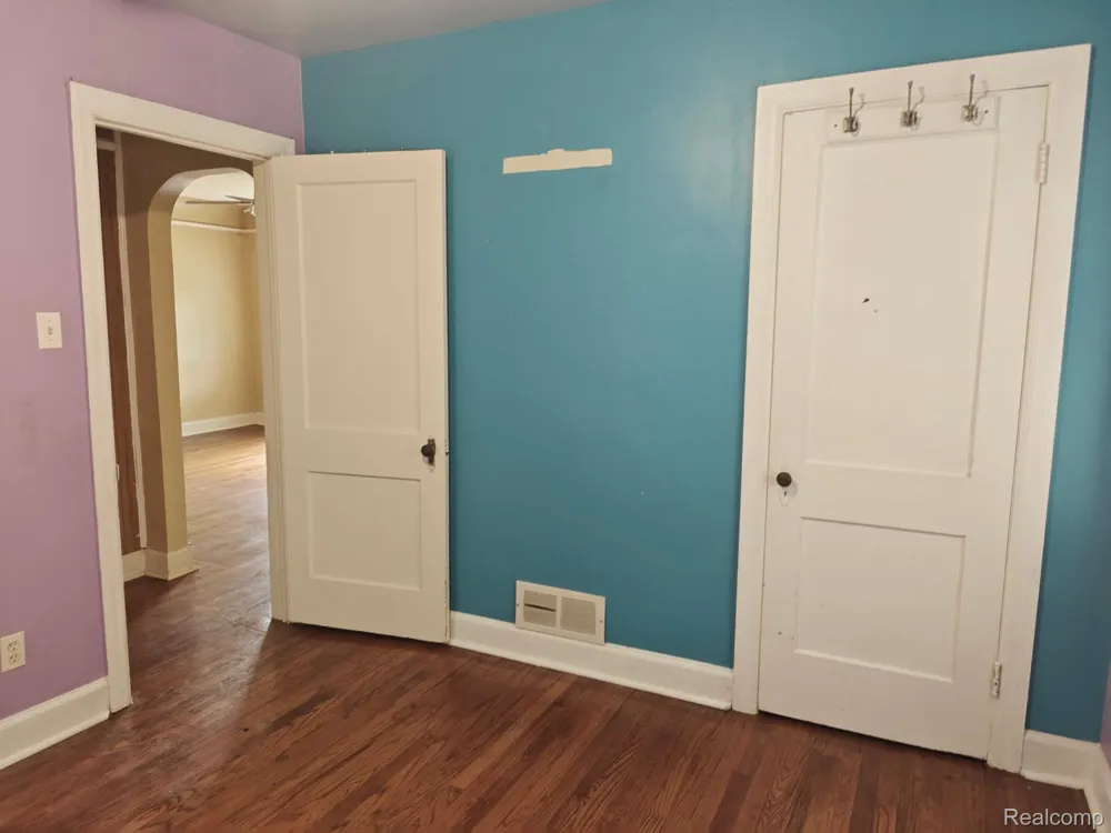 5722 Silvery Lane Dearborn Heights City, MI 48127