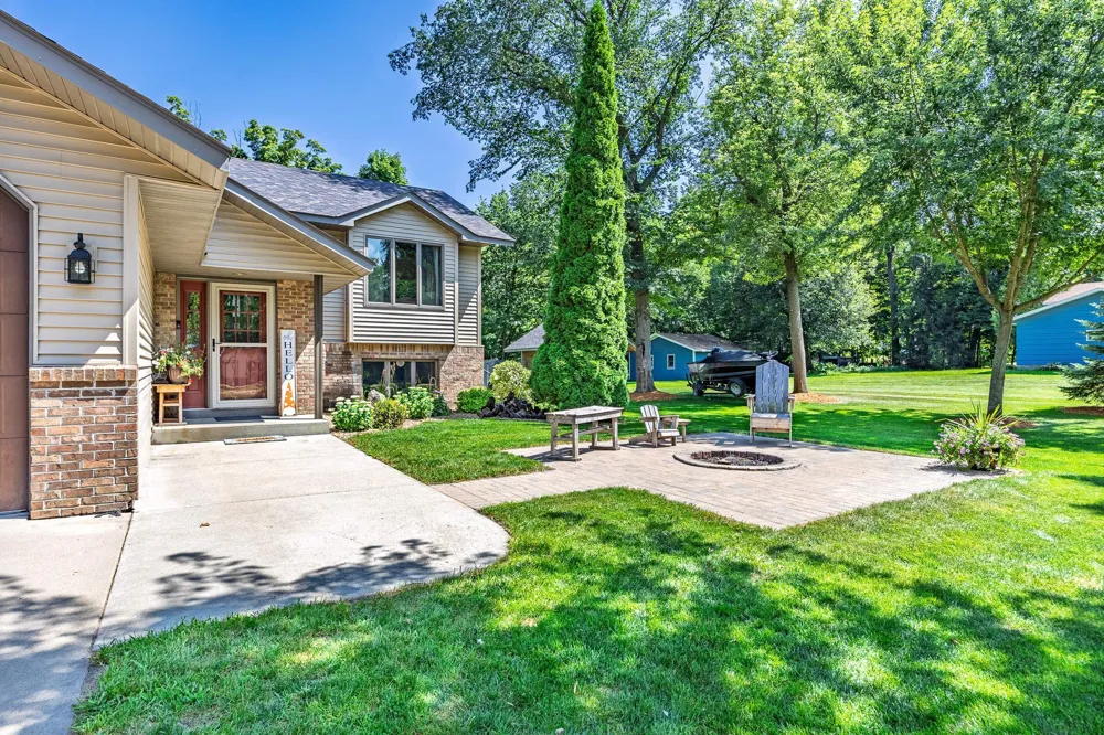31955 Maple Haven New Prague, MN 56071