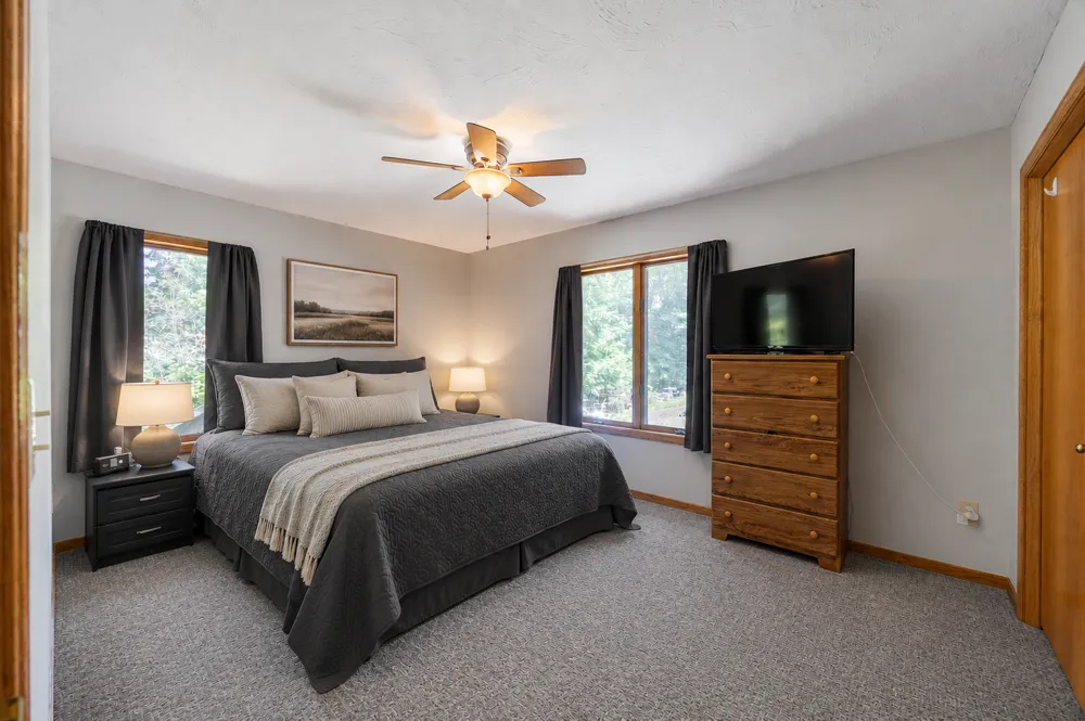 31955 Maple Haven New Prague, MN 56071