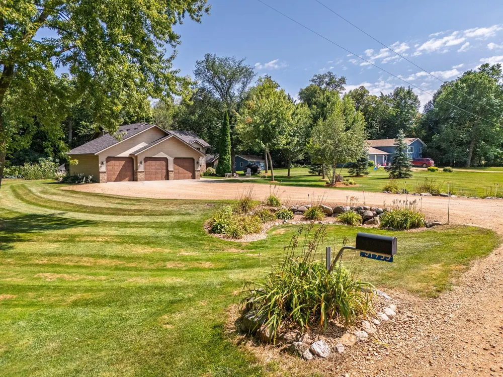 31955 Maple Haven New Prague, MN 56071