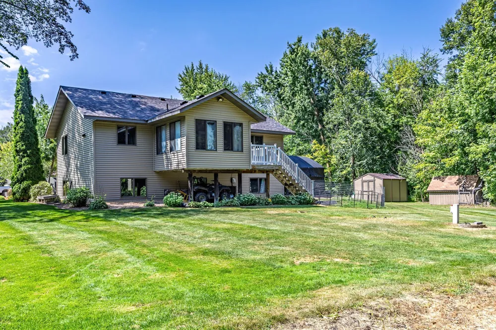 31955 Maple Haven New Prague, MN 56071