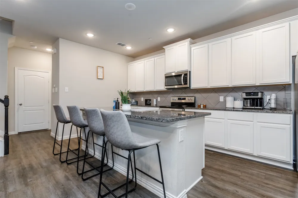 1270 Alamo Drive Lewisville, TX 75077