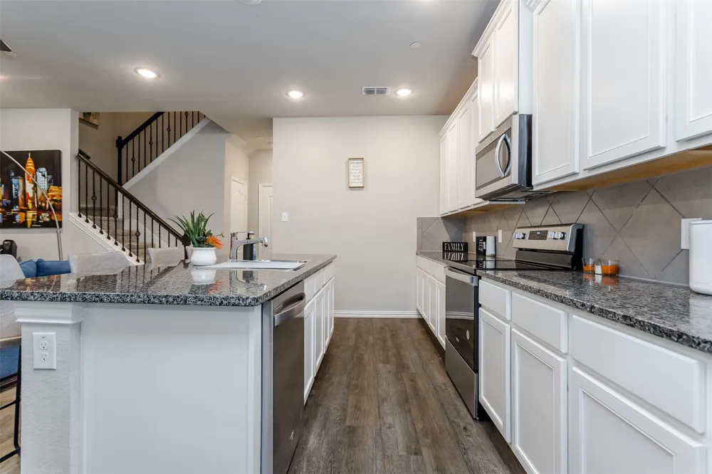 1270 Alamo Drive Lewisville, TX 75077