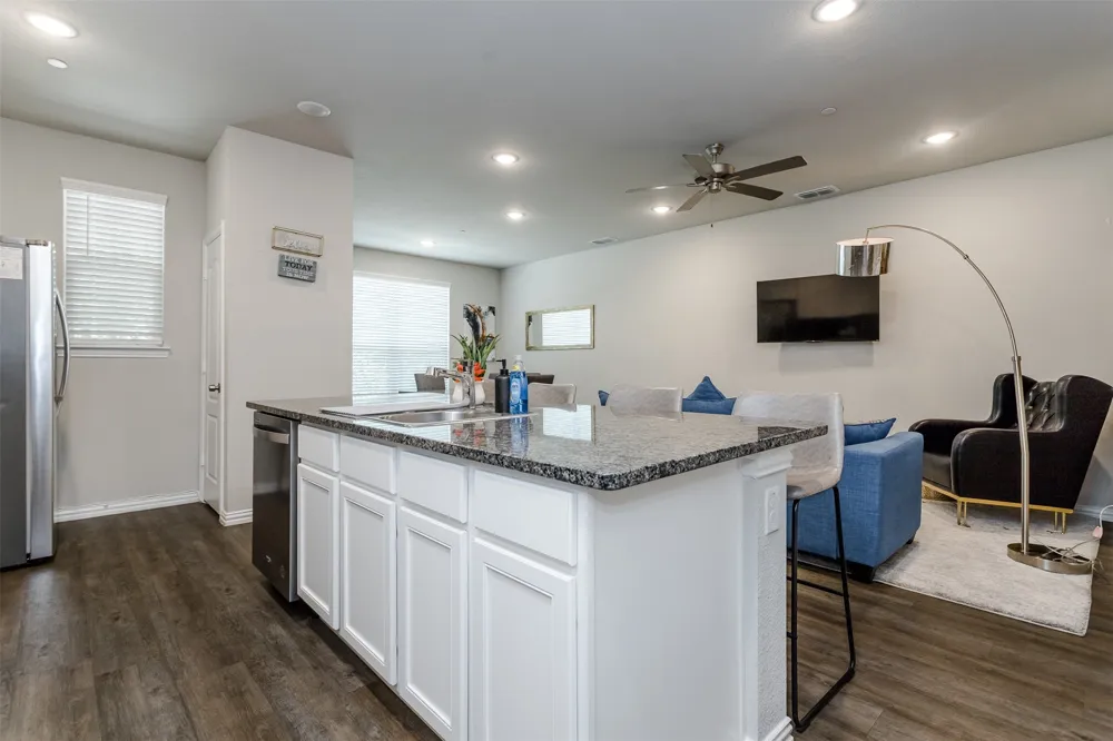 1270 Alamo Drive Lewisville, TX 75077