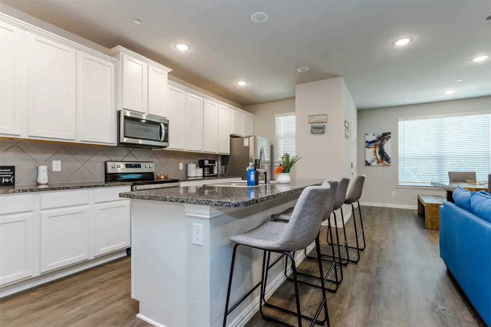 1270 Alamo Drive Lewisville, TX 75077