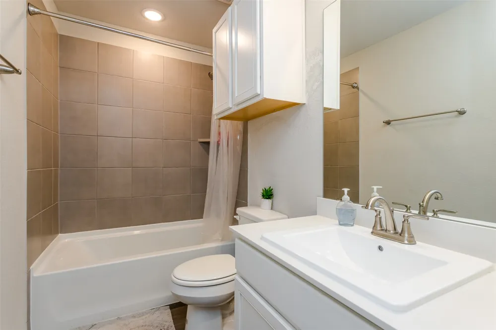 1270 Alamo Drive Lewisville, TX 75077