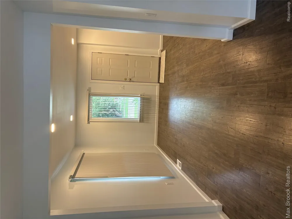 27141 Hampden Street Madison Heights City, MI 48071