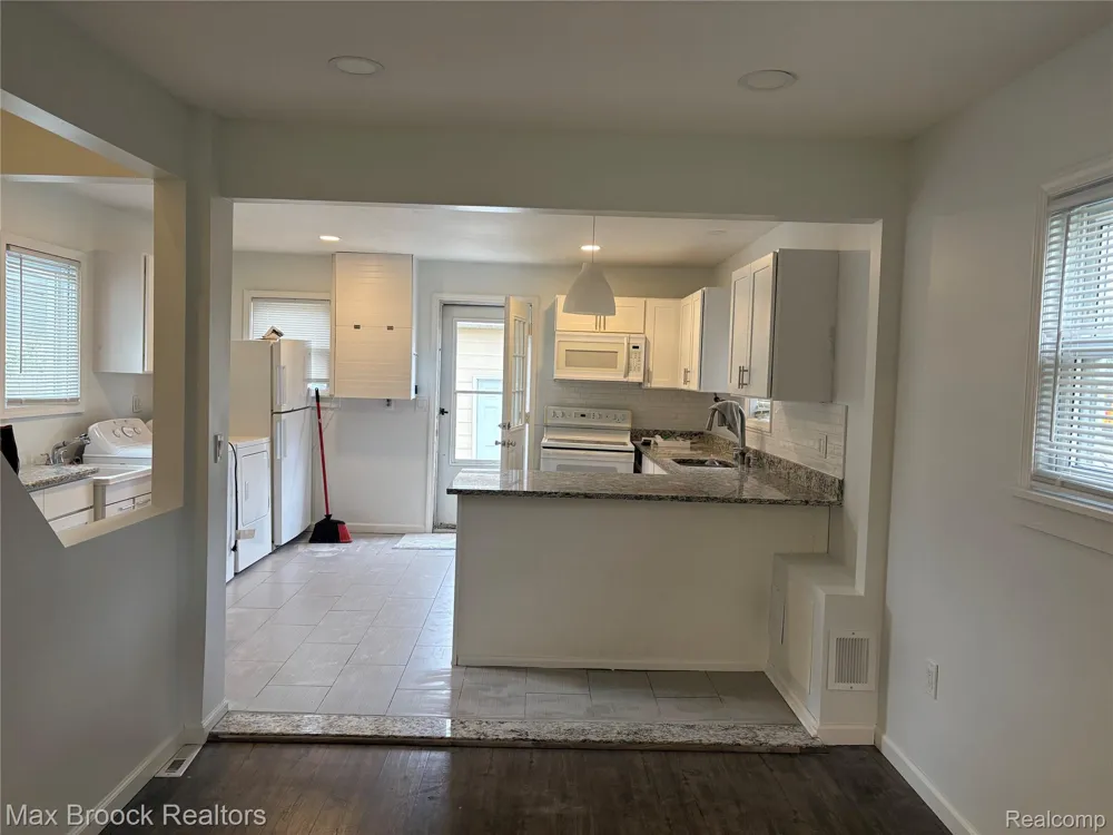27141 Hampden Street Madison Heights City, MI 48071