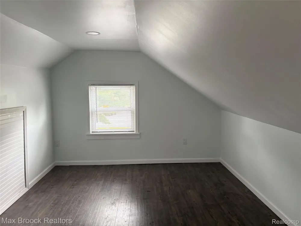 27141 Hampden Street Madison Heights City, MI 48071