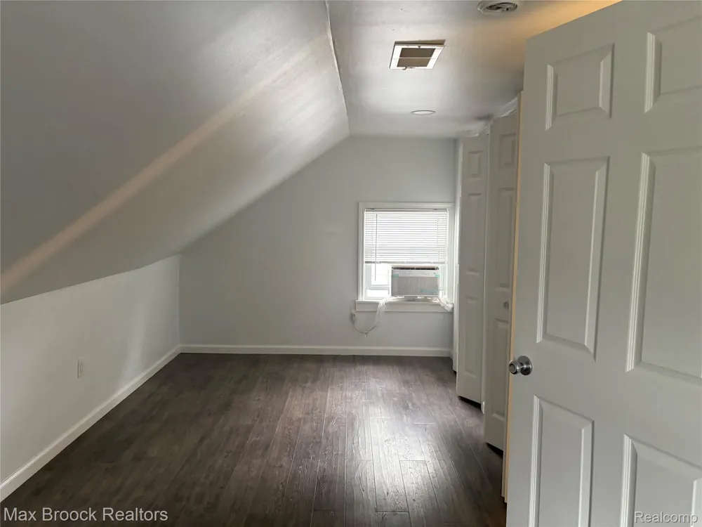 27141 Hampden Street Madison Heights City, MI 48071