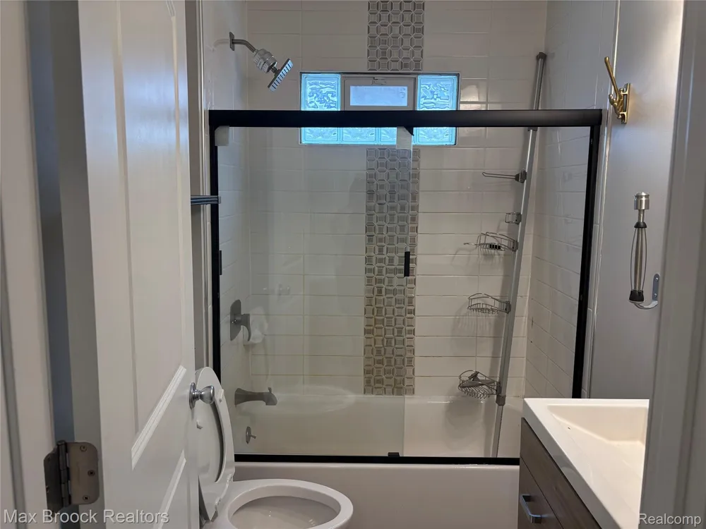 27141 Hampden Street Madison Heights City, MI 48071