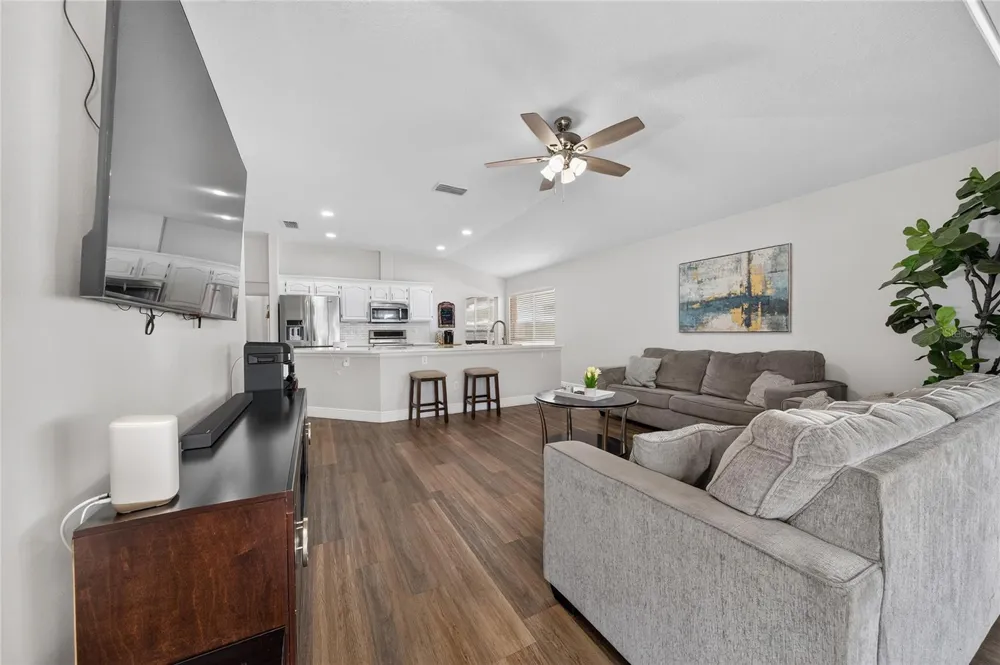 8809 PARLIAMENT COURT Kissimmee, FL 34747