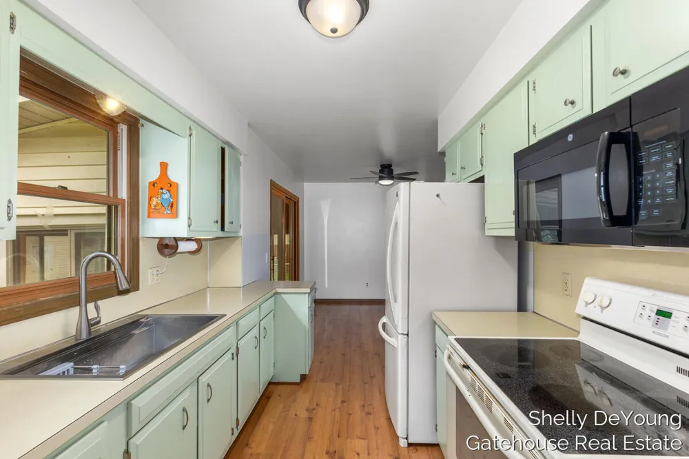 3078 Paris Park Drive SE Kentwood City, MI 49512