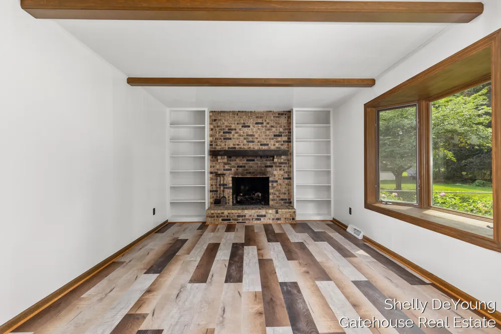 3078 Paris Park Drive SE Kentwood City, MI 49512