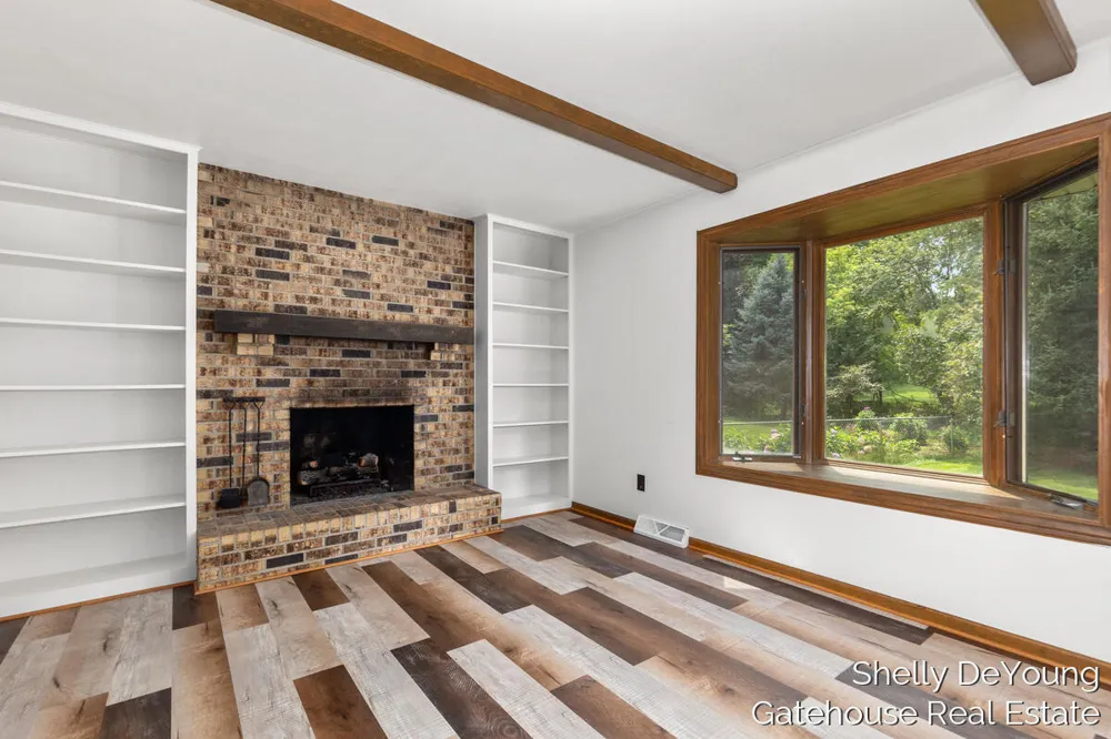 3078 Paris Park Drive SE Kentwood City, MI 49512