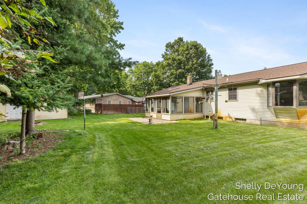3078 Paris Park Drive SE Kentwood City, MI 49512