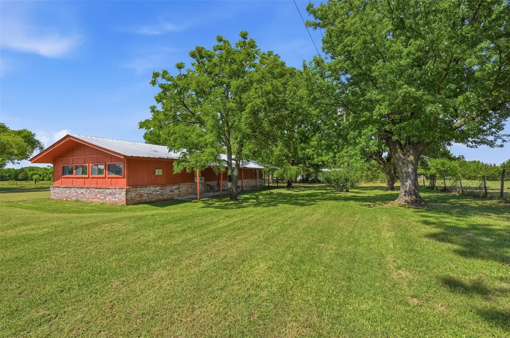 2134 Flowing Wells Road Pottsboro, TX 75076