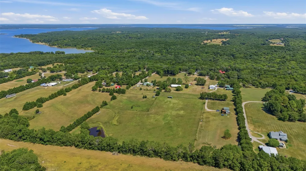 2134 Flowing Wells Road Pottsboro, TX 75076