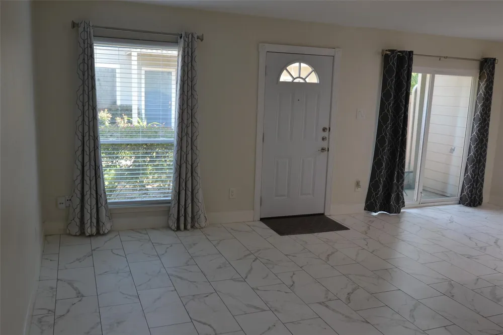 2379 Briarwest Boulevard #25 Houston, TX 77077