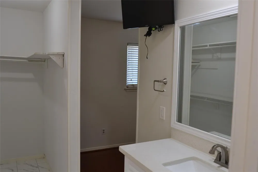 2379 Briarwest Boulevard #25 Houston, TX 77077