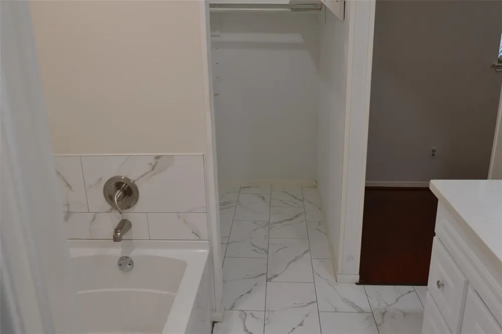 2379 Briarwest Boulevard #25 Houston, TX 77077