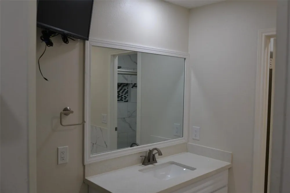 2379 Briarwest Boulevard #25 Houston, TX 77077