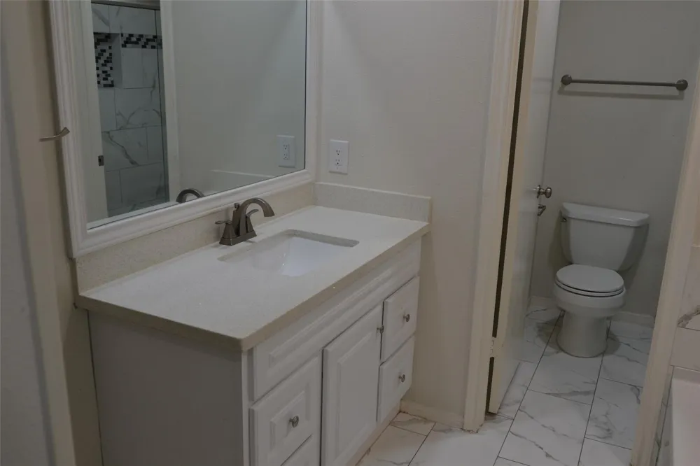 2379 Briarwest Boulevard #25 Houston, TX 77077