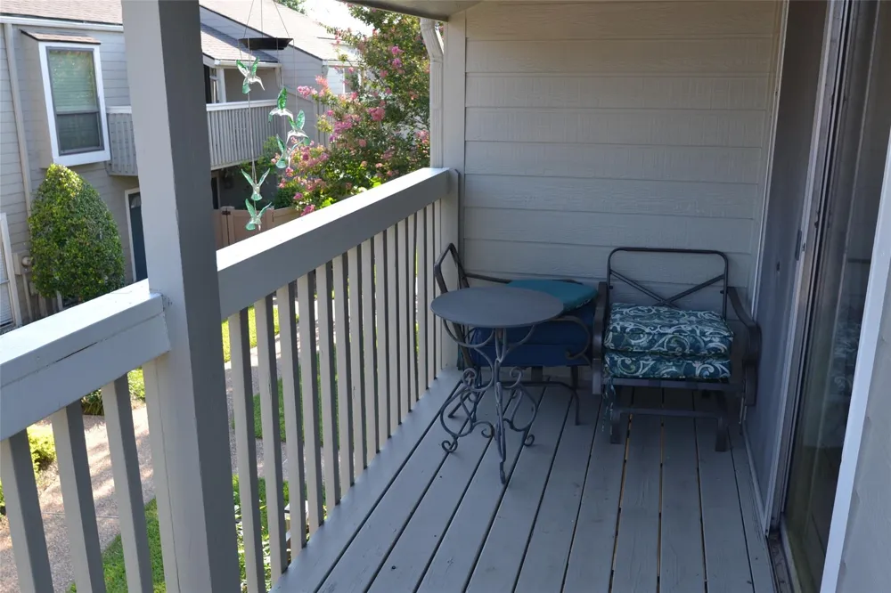 2379 Briarwest Boulevard #25 Houston, TX 77077