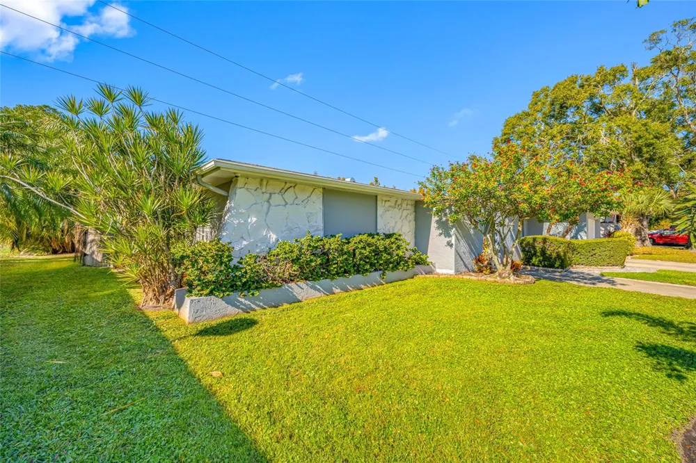 1862 DEL ROBLES DRIVE Clearwater, FL 33764