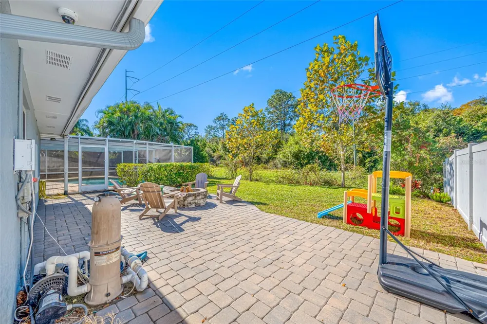 1862 DEL ROBLES DRIVE Clearwater, FL 33764