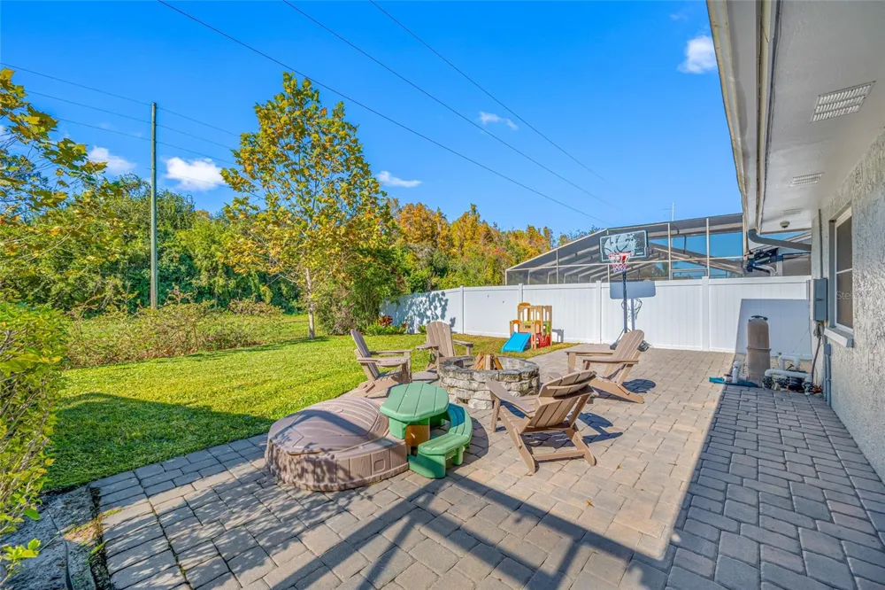 1862 DEL ROBLES DRIVE Clearwater, FL 33764