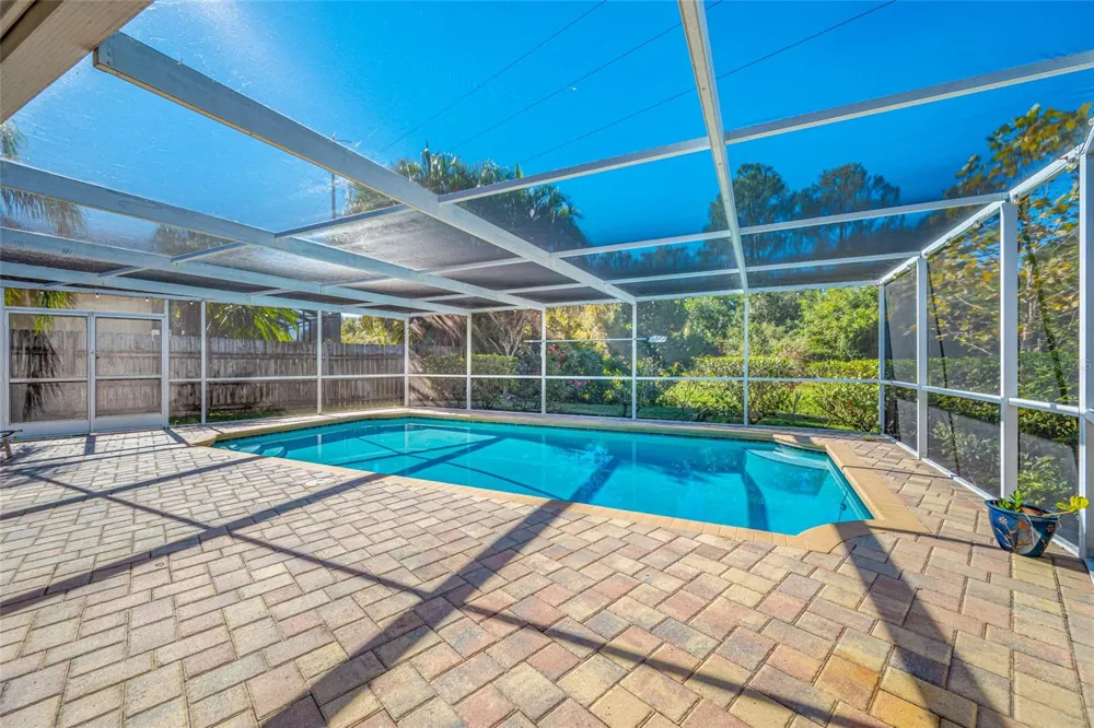 1862 DEL ROBLES DRIVE Clearwater, FL 33764