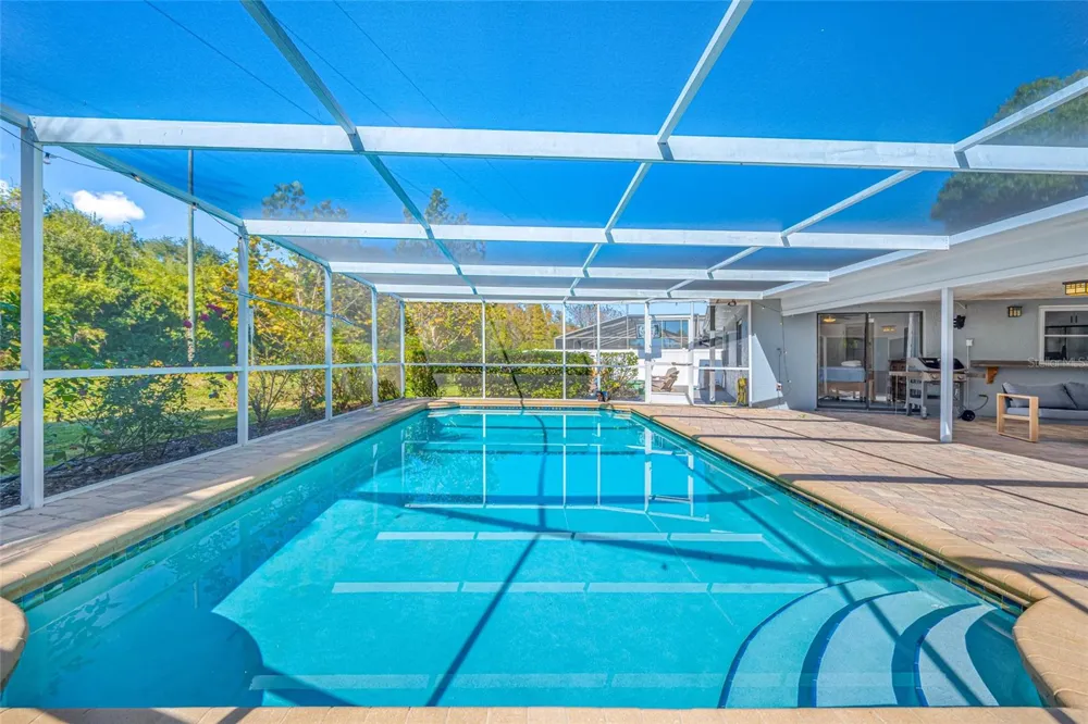 1862 DEL ROBLES DRIVE Clearwater, FL 33764