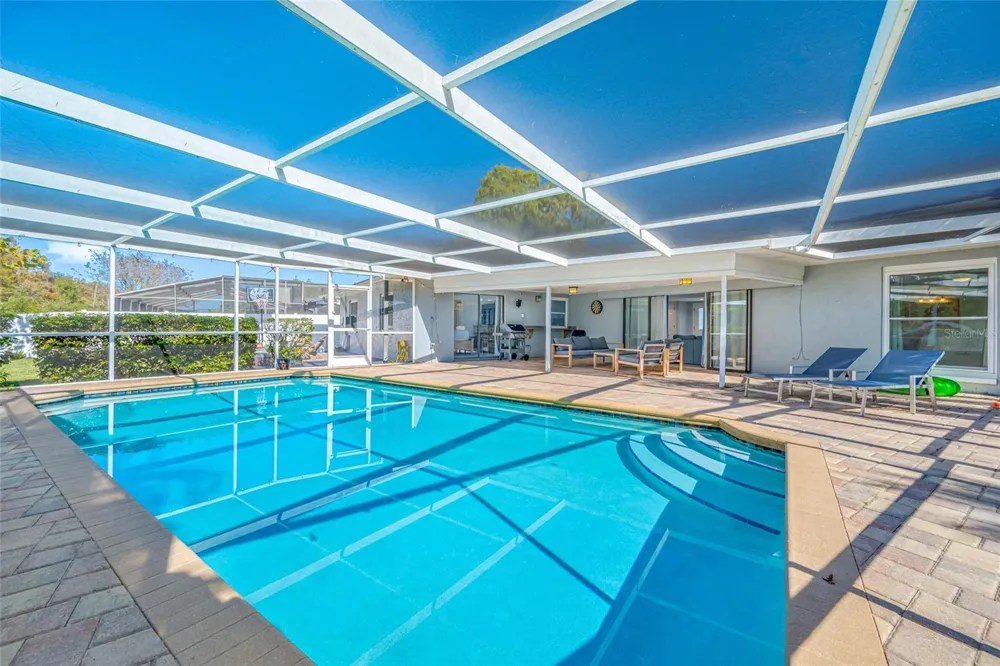 1862 DEL ROBLES DRIVE Clearwater, FL 33764