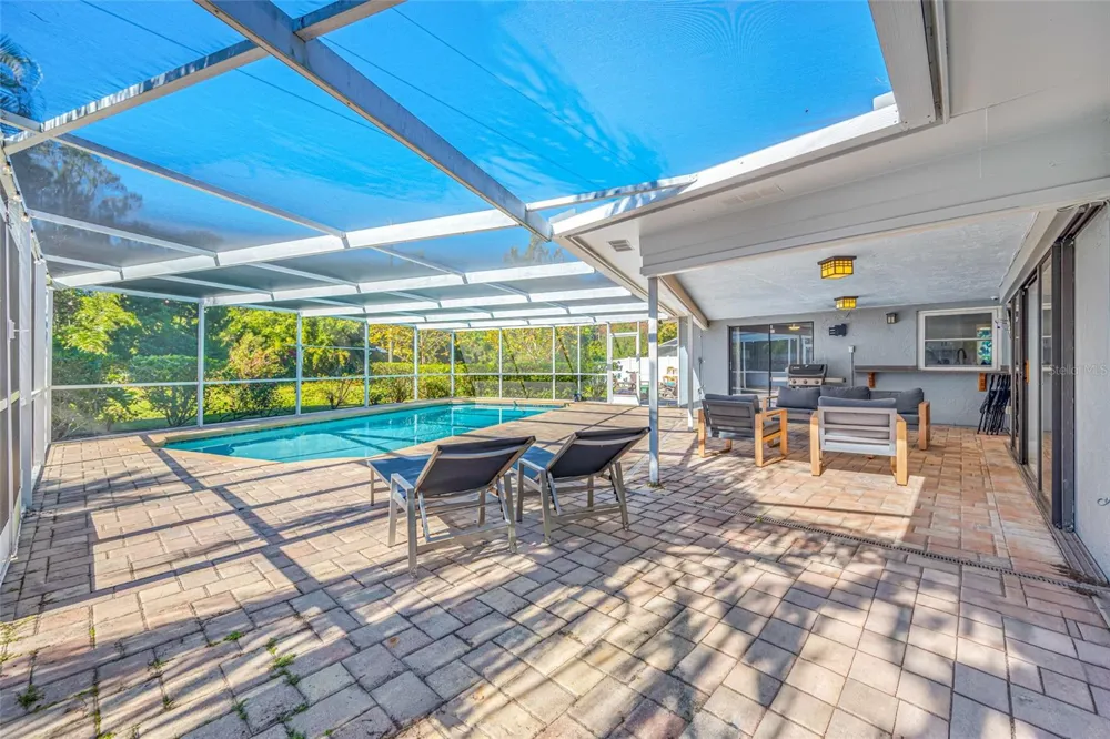 1862 DEL ROBLES DRIVE Clearwater, FL 33764