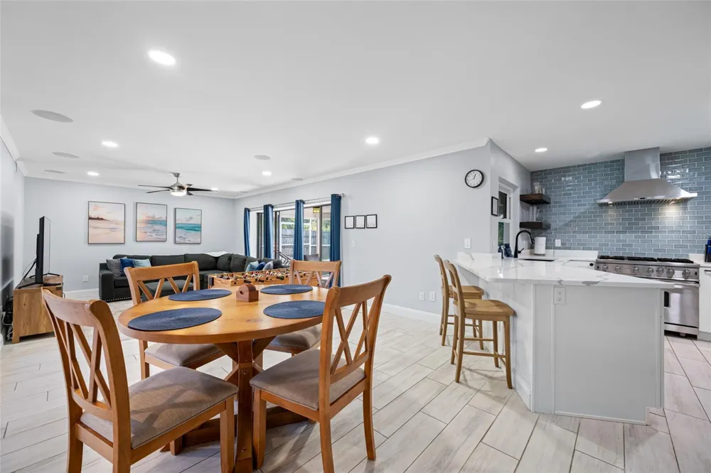 1862 DEL ROBLES DRIVE Clearwater, FL 33764