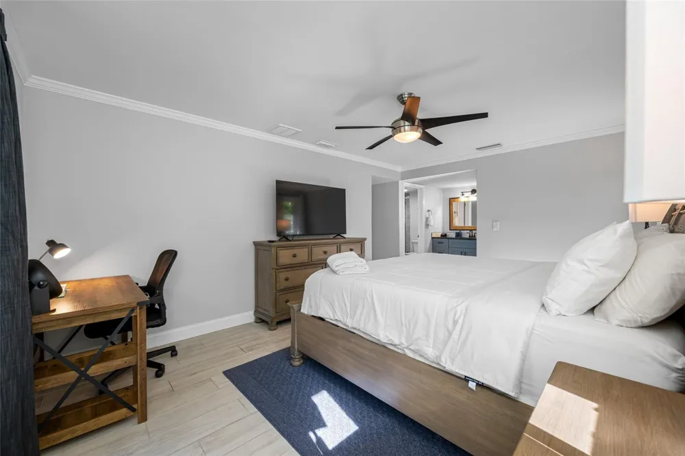 1862 DEL ROBLES DRIVE Clearwater, FL 33764