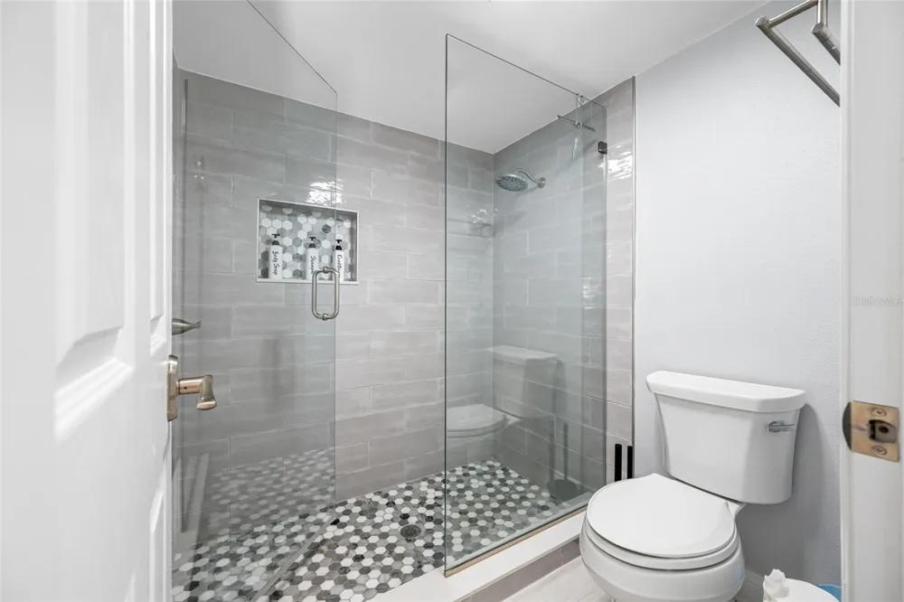 1862 DEL ROBLES DRIVE Clearwater, FL 33764