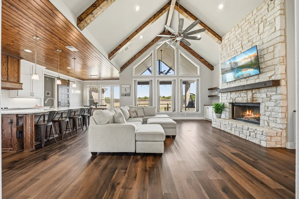 6450 Eyrie Bend Waxahachie, TX 75167