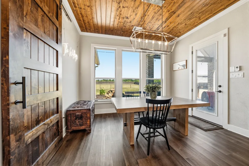 6450 Eyrie Bend Waxahachie, TX 75167