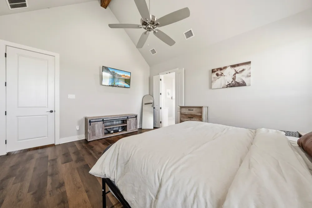 6450 Eyrie Bend Waxahachie, TX 75167