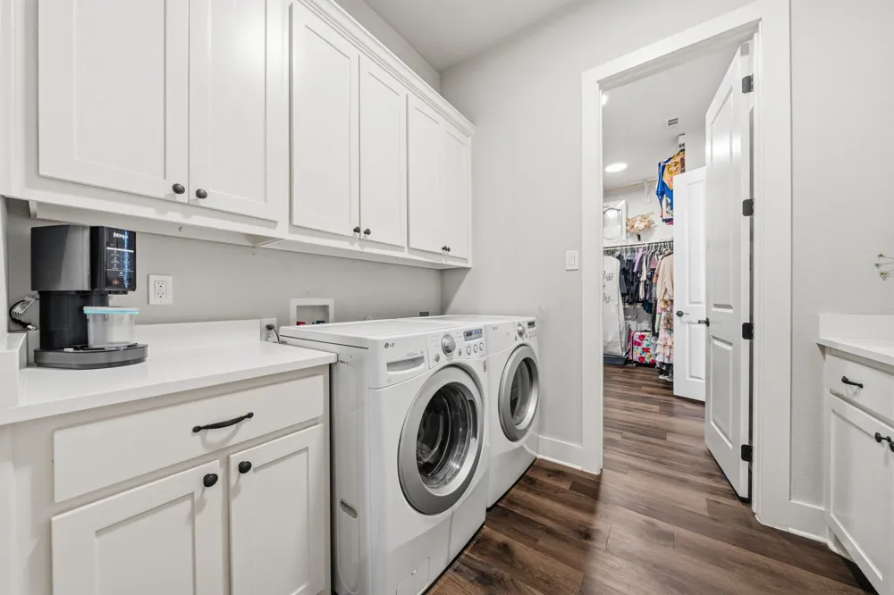 6450 Eyrie Bend Waxahachie, TX 75167