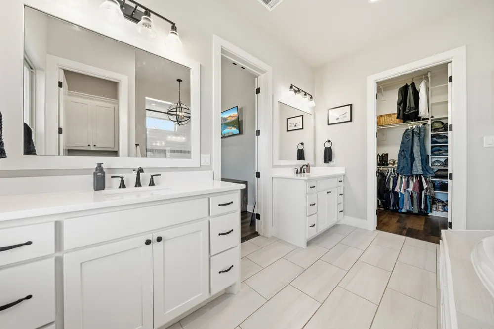 6450 Eyrie Bend Waxahachie, TX 75167