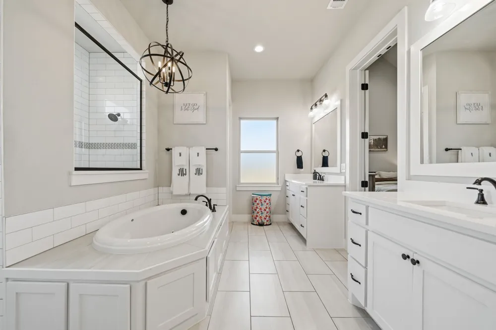6450 Eyrie Bend Waxahachie, TX 75167