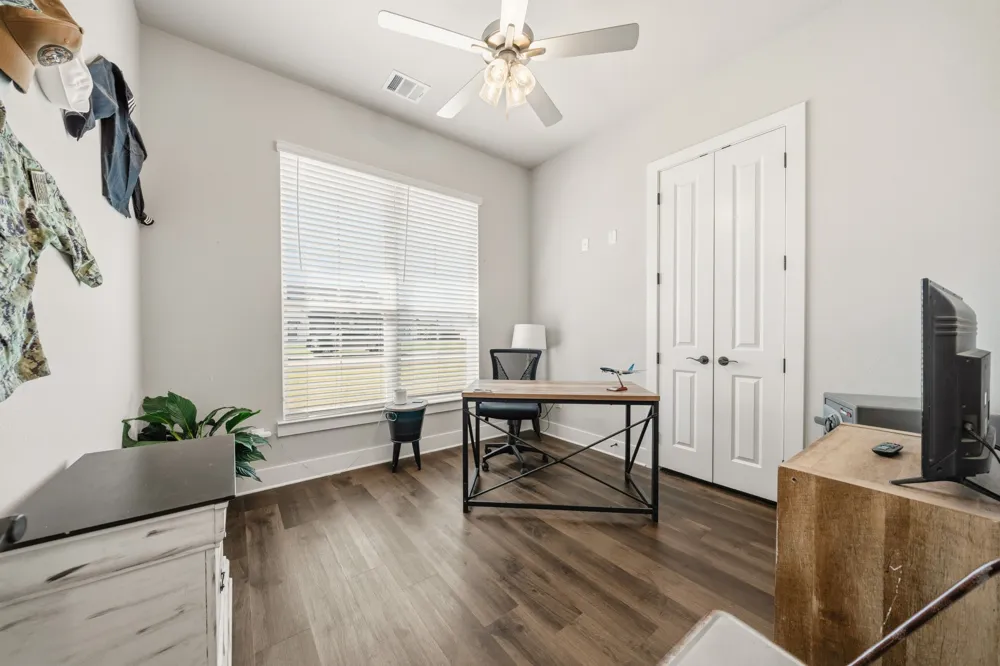 6450 Eyrie Bend Waxahachie, TX 75167