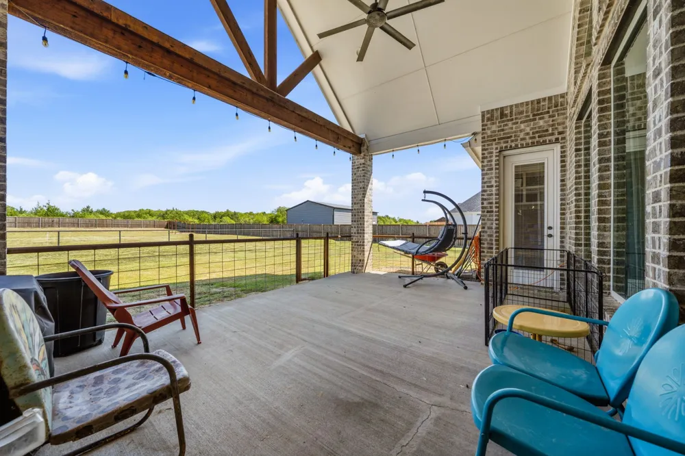 6450 Eyrie Bend Waxahachie, TX 75167